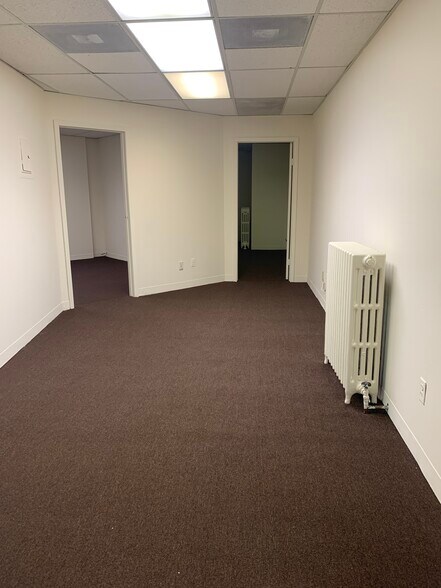 More Photos Of 375 Sunrise Hwy, Lynbrook Storefront Retail Office For Lease