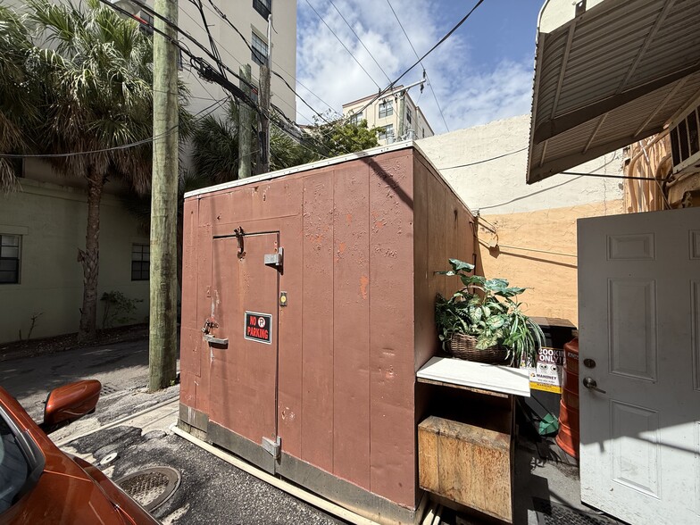 More Photos Of 1902 Harrison St, Hollywood Restaurant For Lease