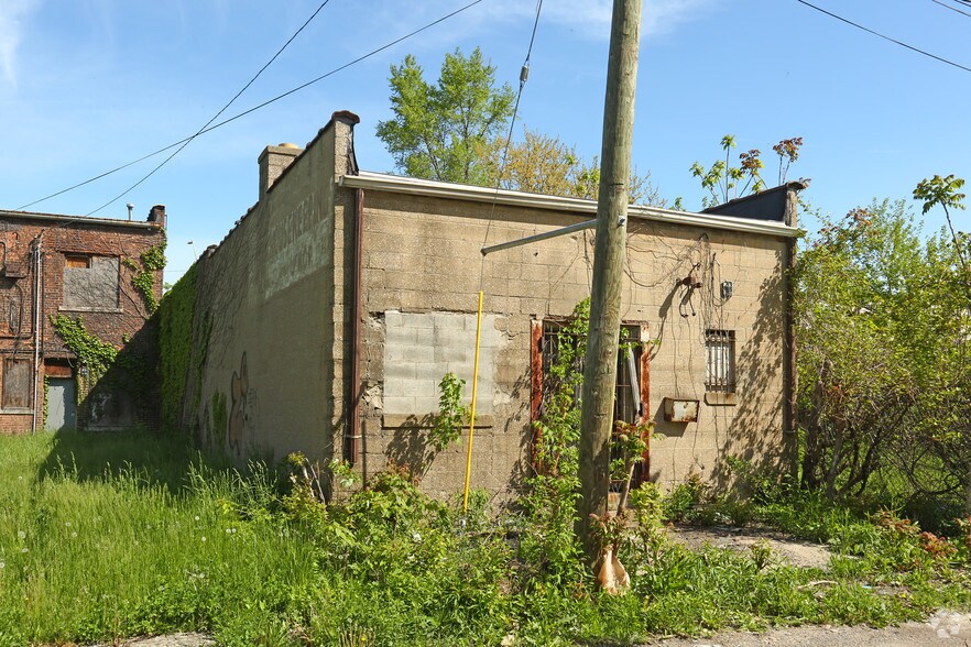More Photos Of 14326-14332 E Jefferson Ave, Detroit Storefront For Sale