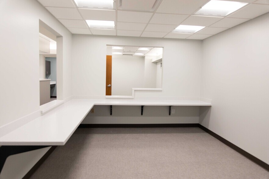 More Photos Of 17030 Lakeside Hills Plz, Omaha Medical For Lease