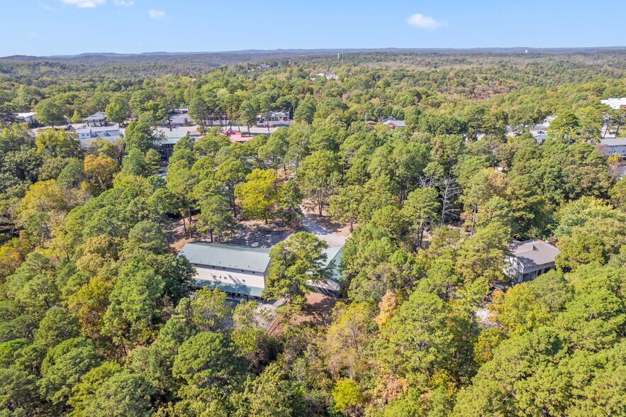 More Photos Of 2044 E Van Buren, Eureka Springs Hotel For Sale