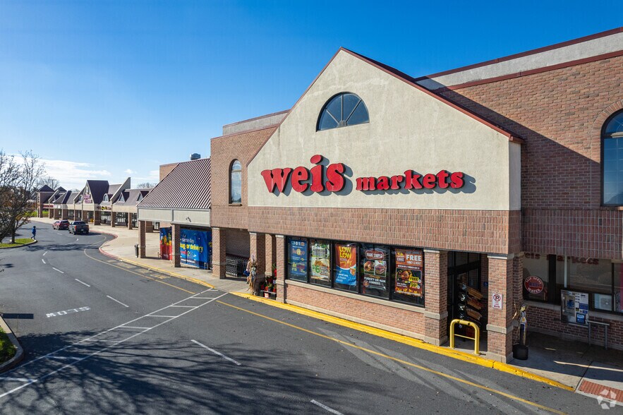 More Photos Of 2600 Willow Street Pike N, Willow Street Freestanding For Lease