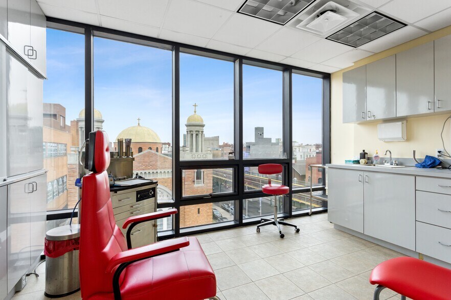 Primary Photo Of 30-16 30th Dr, Astoria Medical For Sale