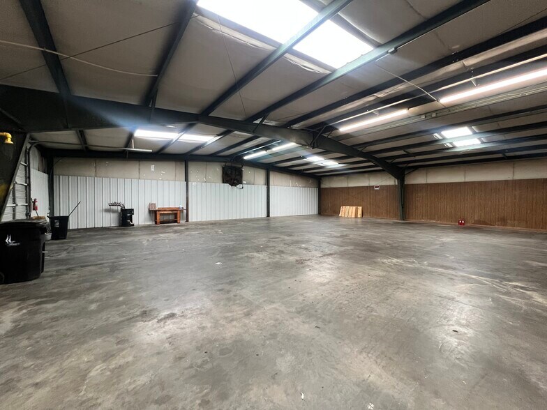 More Photos Of 200 Pedro St, Monroe Flex For Lease