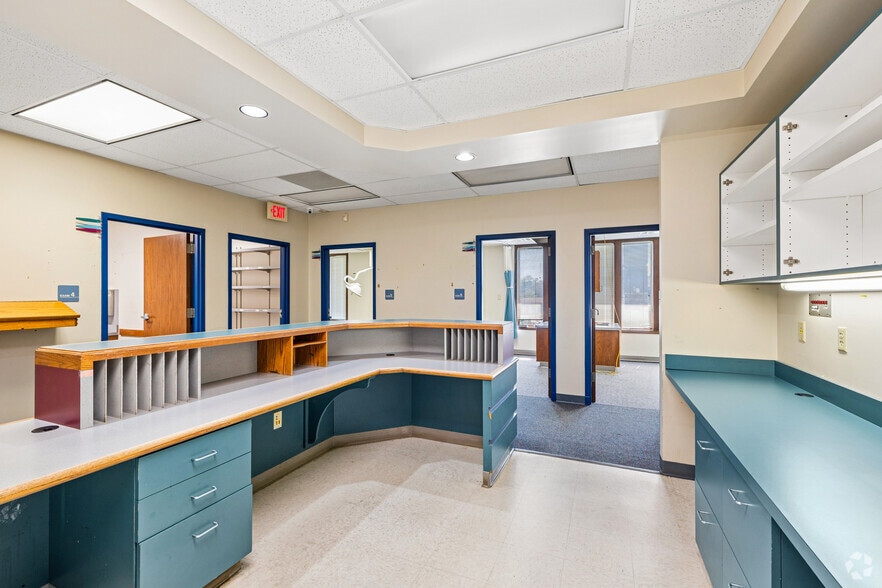 More Photos Of 1709 S Rock Rd, Wichita Medical For Sale