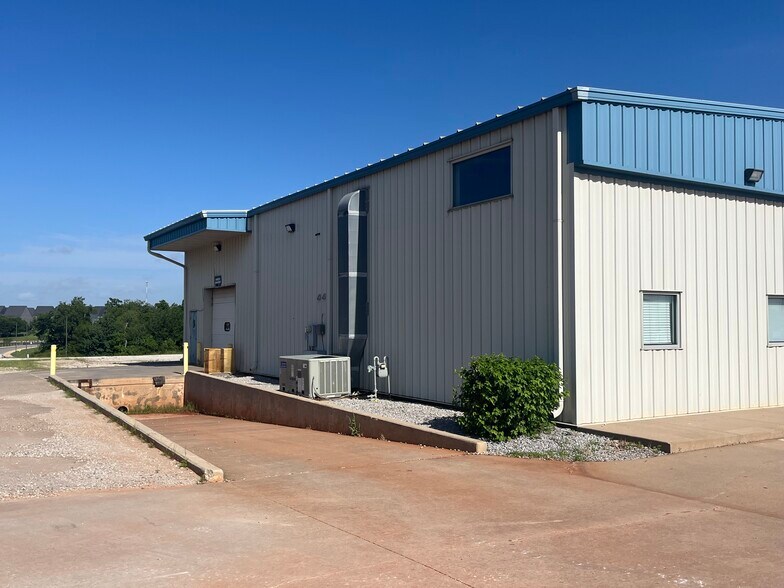 More Photos Of 7001 S Sooner Rd, Oklahoma City Warehouse For Sale