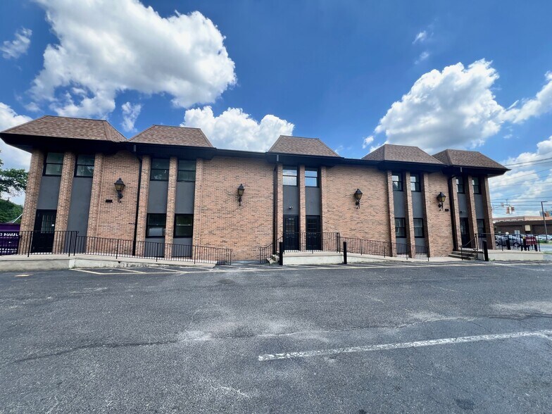 More Photos Of 109 E Laurel Rd, Stratford Medical For Lease