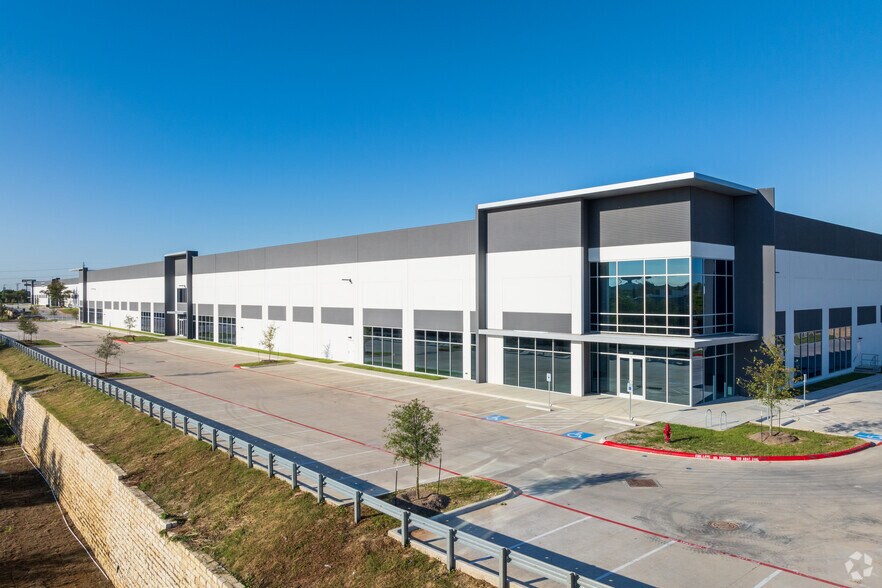 More Photos Of 194 Commerce Center Dr, Buda Unknown For Lease