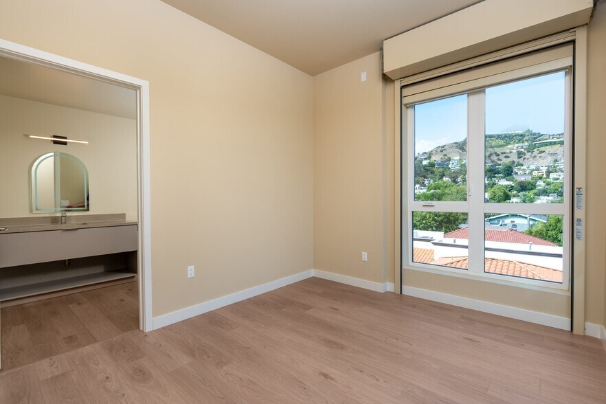 More Photos Of 1511 N Fairfax Ave, Los Angeles Apartments For Lease