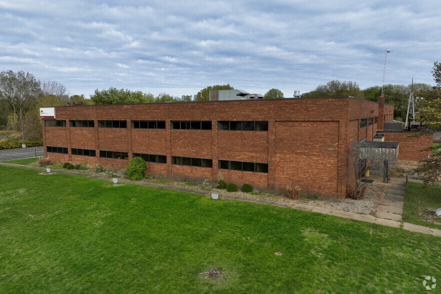 Primary Photo Of 999 Pine Ave, Warren Office For Sale