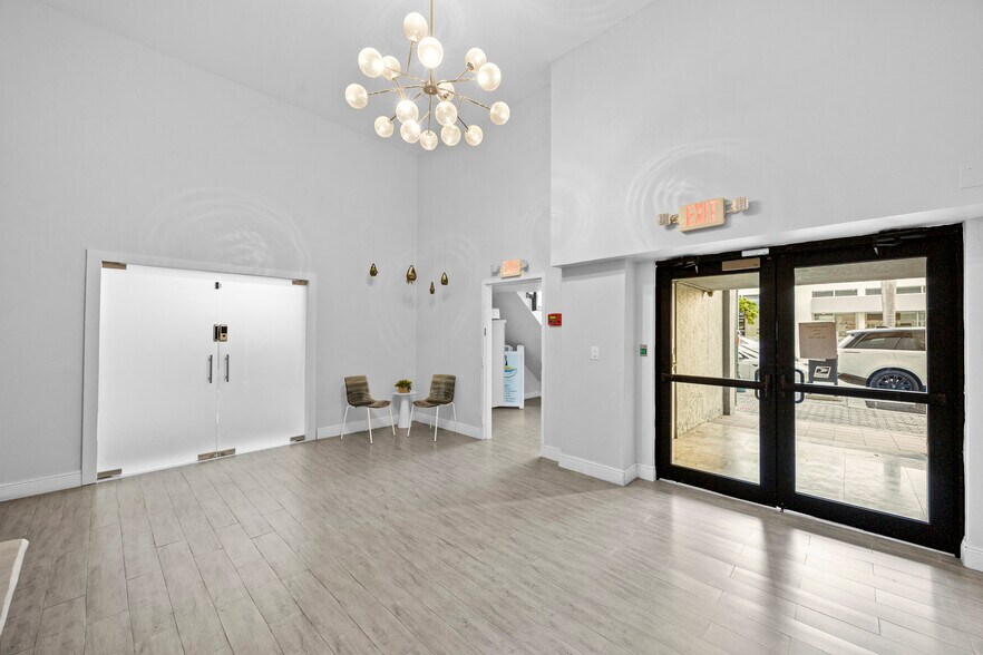 More Photos Of 1940 Harrison St, Hollywood Loft Creative Space For Lease