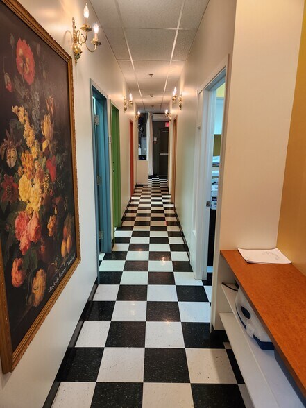 More Photos Of 135 Av 25e, St-Eustache Storefront For Lease