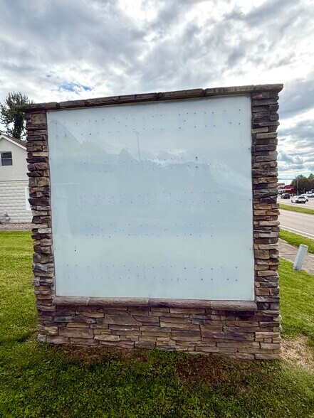 More Photos Of 904 W Lamar Alexander Pky, Maryville Office For Lease