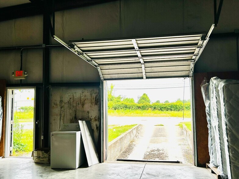 More Photos Of 869 S State St, Clarksdale Storefront For Sale