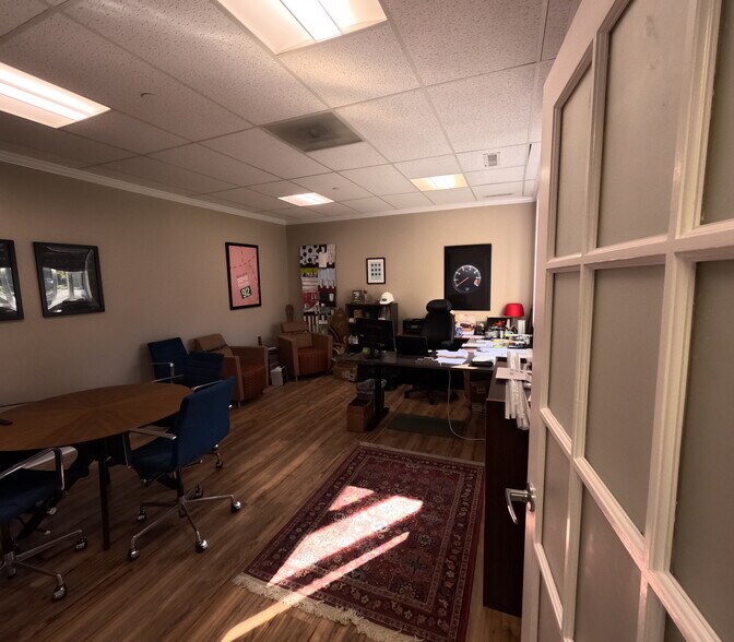 More Photos Of 6501 N Avondale Ave, Chicago Manufacturing For Sale