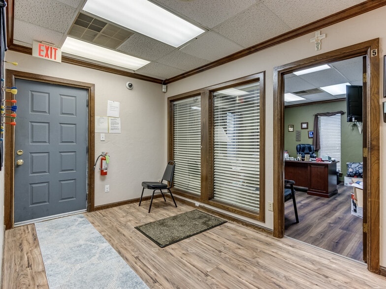 More Photos Of 9700 S S Pennsylvania Ave, Oklahoma City Medical For Lease