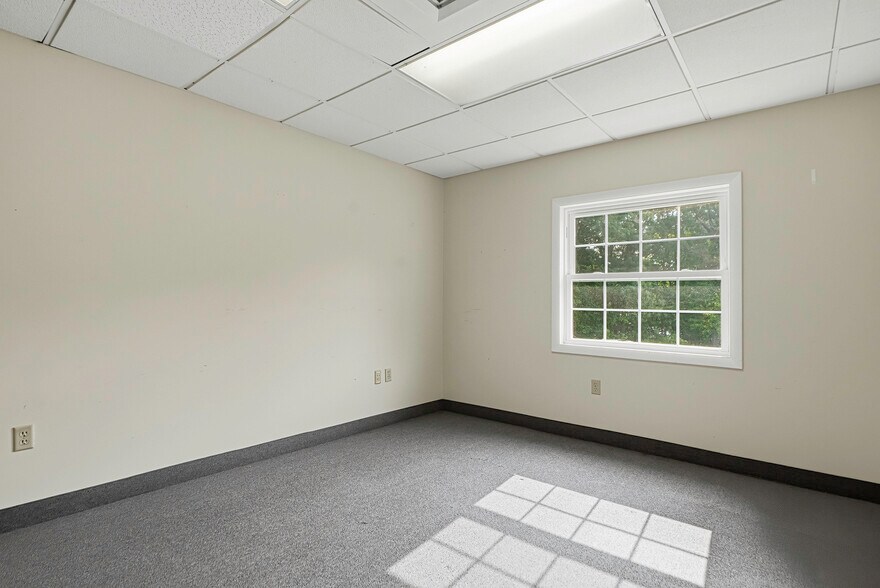 More Photos Of 37 Pierce St, Northborough Serviced Offices For Sale