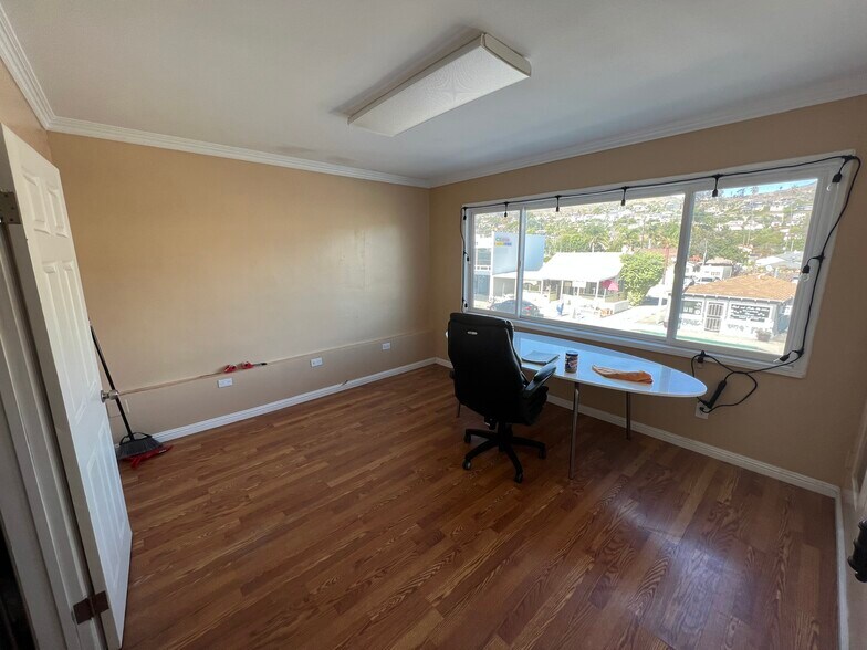 More Photos Of 2016-2020 E Main St, Ventura Storefront Retail Office For Sale