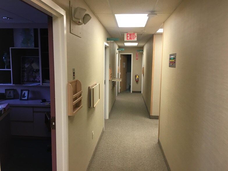 Primary Photo Of 60 Westwood Ave, Waterbury Medical For Sale