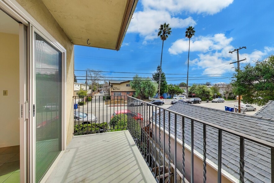 More Photos Of 20317 Wisteria St, Castro Valley Apartments For Sale