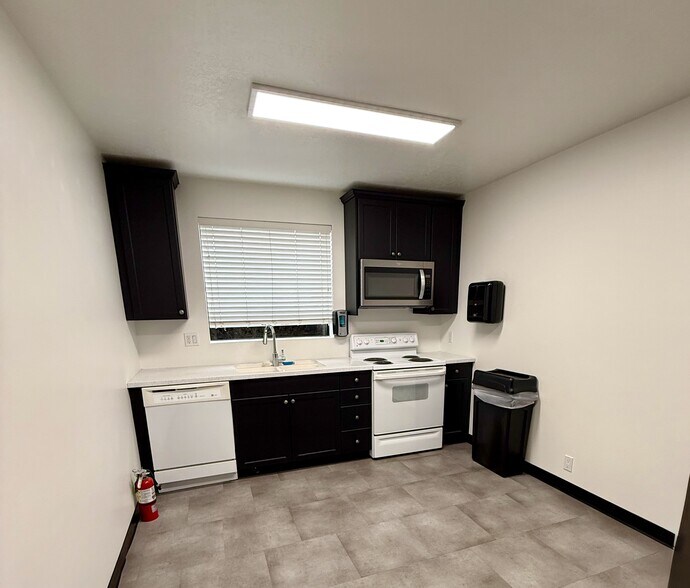More Photos Of 526 N 400 W, North Salt Lake Office For Sale