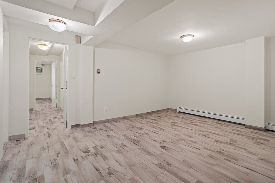 Primary Photo Of 4016 31st Ave, Astoria Apartments For Lease