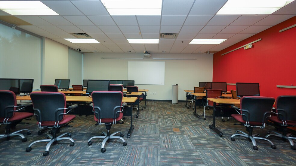 More Photos Of 7560 Red Bug Lake Rd, Oviedo Medical For Lease