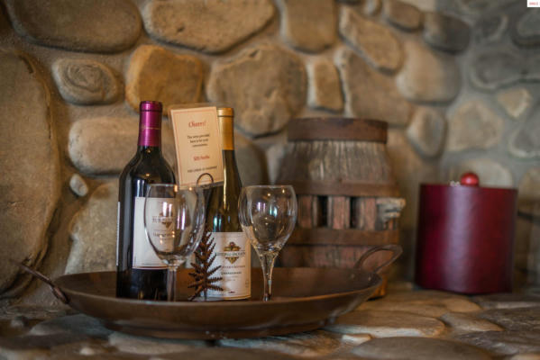 More Photos Of 41-45 Lakeshore Dr, Sagle Hotel For Sale