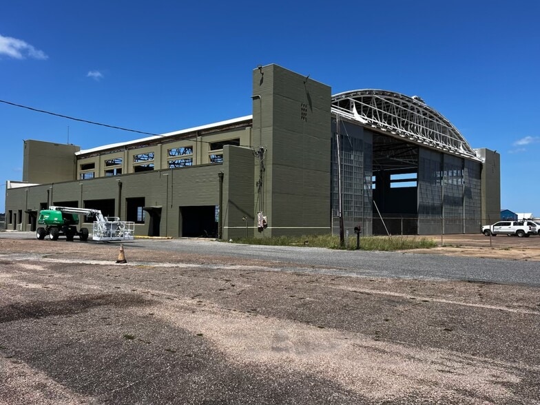 More Photos Of 8100 Airbus Military Dr, Mobile Airplane Hangar For Lease