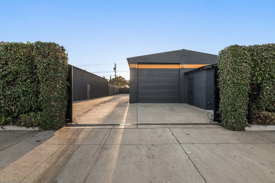 More Photos Of 15131 Illinois Ave, Paramount Warehouse For Sale