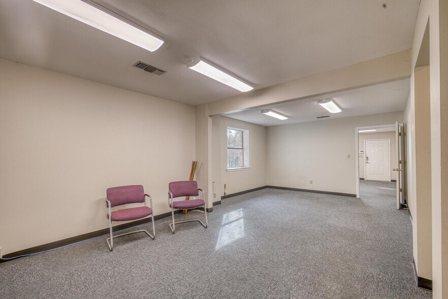 More Photos Of 1014 Creighton Rd, Pensacola Flex For Lease