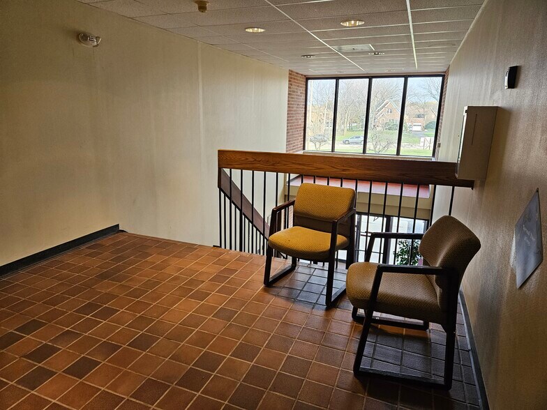 More Photos Of 19150 S Kedzie Ave, Flossmoor Office For Lease