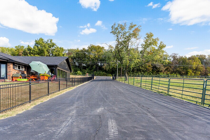 More Photos Of 17220 E Admiral Pl, Tulsa Land For Sale