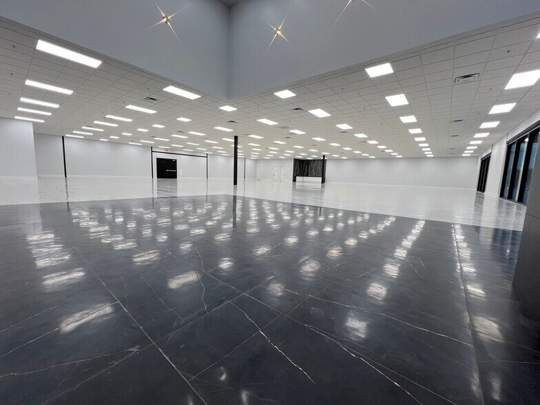 More Photos Of 7300 Riverside Dr, Irving General Retail For Lease