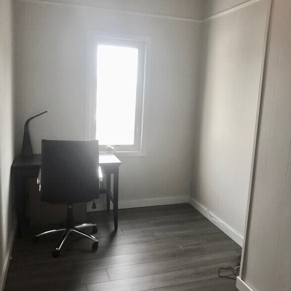 More Photos Of 25 Lewis St, Greenwich Office For Lease