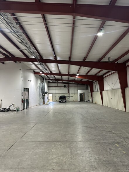 More Photos Of 1637 S Baehr St, Wichita Warehouse For Sale