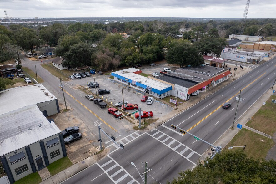 More Photos Of 2401 W Cervantes St, Pensacola General Retail For Sale
