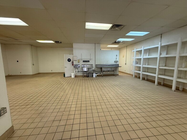 More Photos Of 1335 Railroad St, Paso Robles Storefront For Lease