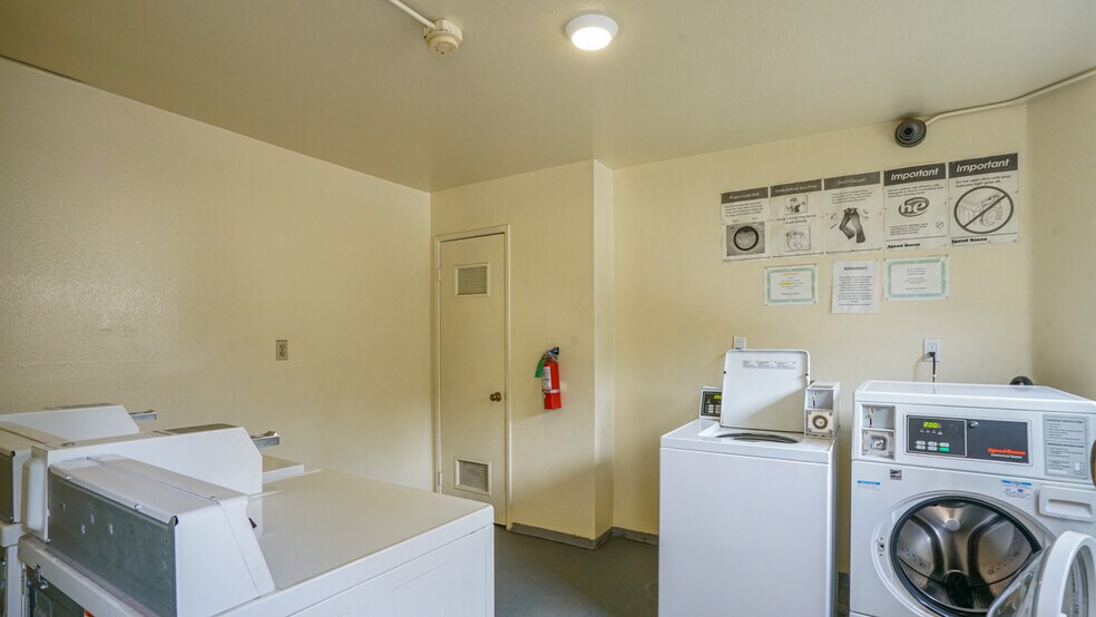 More Photos Of 427 Lincoln Ave, Glendale Apartments For Sale