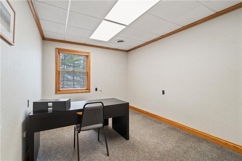 More Photos Of 114 Oil Ln, Hunker Office For Lease