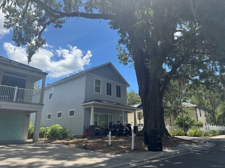 Primary Photo Of 301 NW 8th St, Gainesville Apartments For Sale