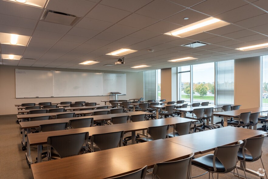 More Photos Of 333 E Butterfield Rd, Lombard Office For Lease