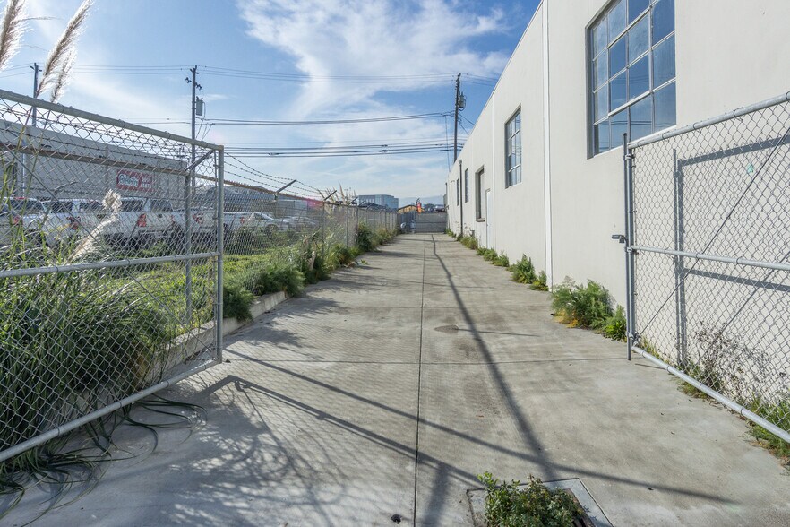 More Photos Of 320 Victory Ave, South San Francisco Warehouse For Lease