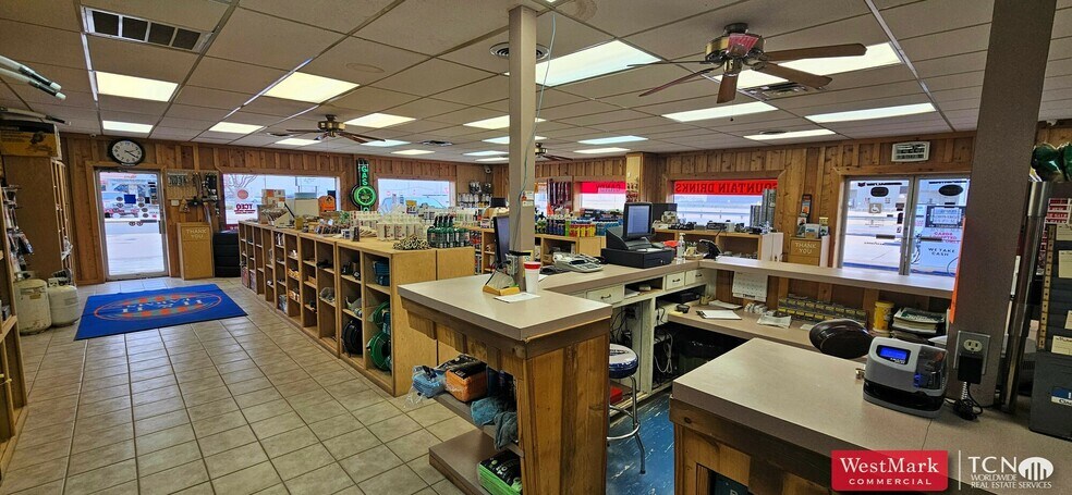 More Photos Of 824 Avenue B, Abernathy Service Station For Sale