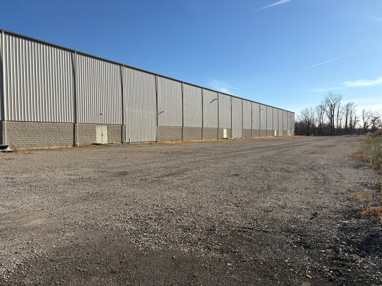 More Photos Of 751 Mountain View Dr, Smithfield Distribution For Lease