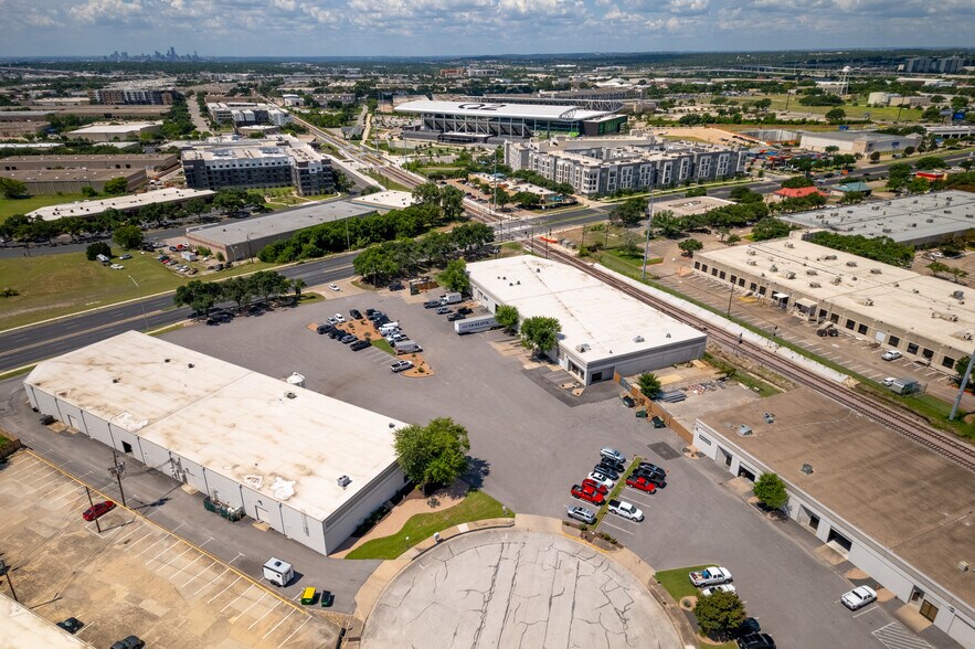 More Photos Of 2400 W Braker Ln, Austin Warehouse For Lease