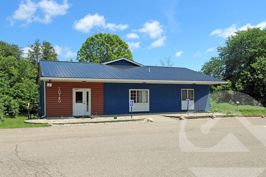 Primary Photo Of 10740 Dixie Hwy, Davisburg Office For Lease