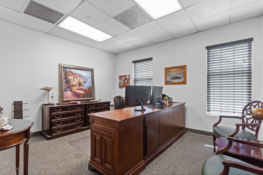 More Photos Of 17734 Preston Rd, Dallas Office For Sale