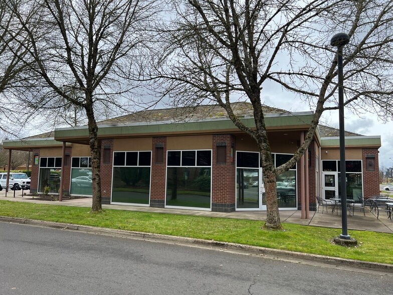 Primary Photo Of 2840 Crescent Ave, Eugene Freestanding For Lease