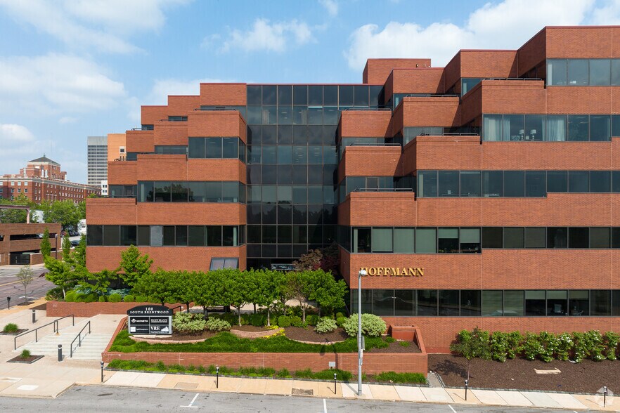 More Photos Of 100 S Brentwood Blvd, Clayton Office For Lease